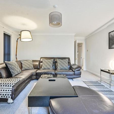 Top Floor Sandbanks Apartment With Free Parking Just Minutes From The Beach And Bars Canford Cliffs 外观 照片