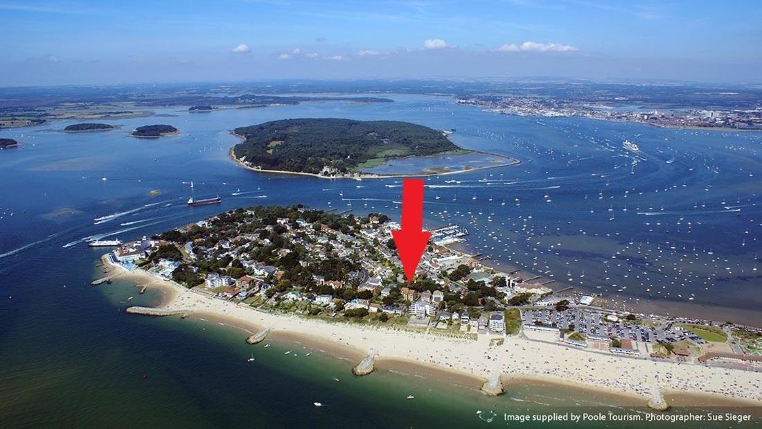 Top Floor Sandbanks Apartment With Free Parking Just Minutes From The Beach And Bars Canford Cliffs 外观 照片