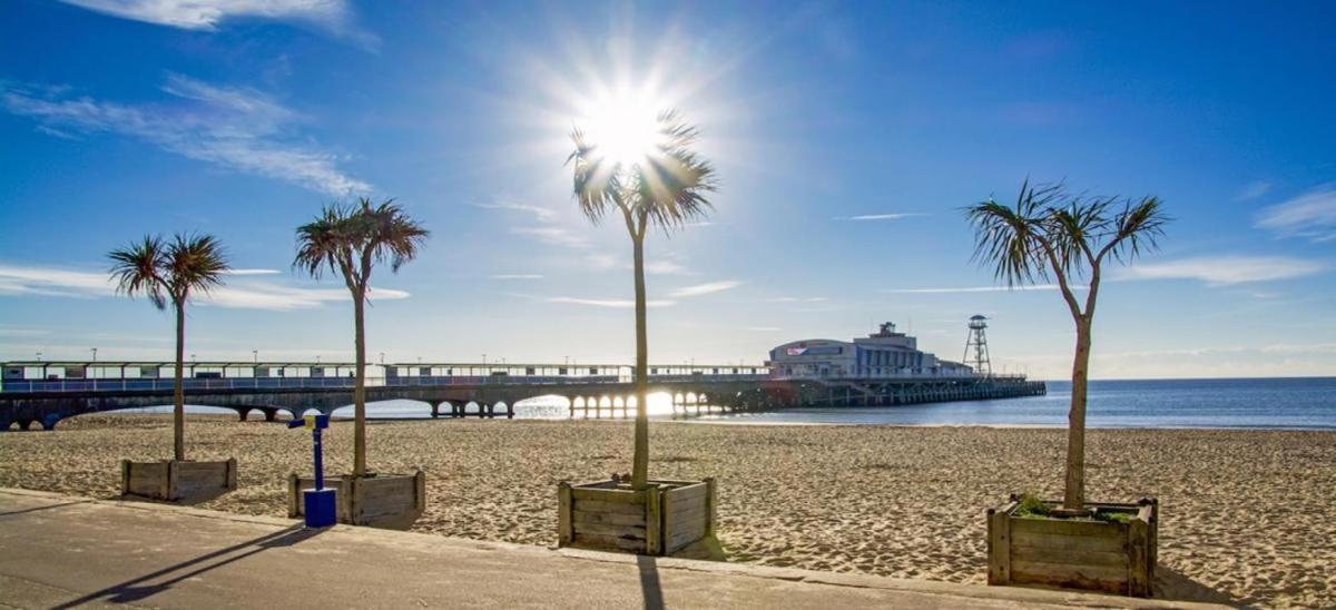 Top Floor Sandbanks Apartment With Free Parking Just Minutes From The Beach And Bars Canford Cliffs 外观 照片