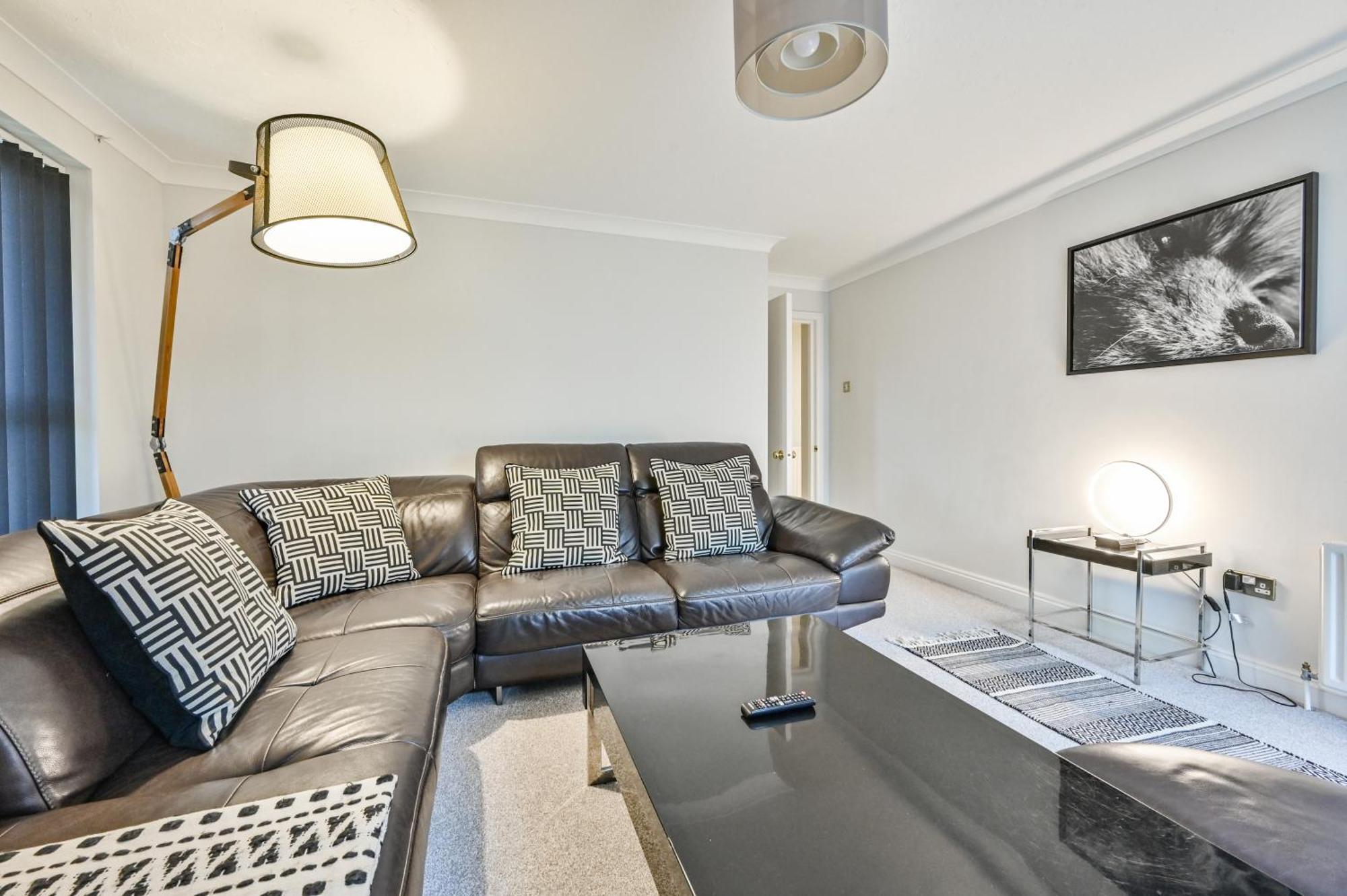 Top Floor Sandbanks Apartment With Free Parking Just Minutes From The Beach And Bars Canford Cliffs 外观 照片
